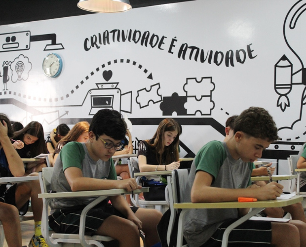 Alunos do Anglo participam das provas da Olimpada Canguru de Matemtica 2025